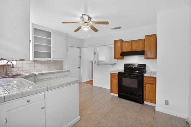 3705 Dayton St, Sacramento, CA 95838
