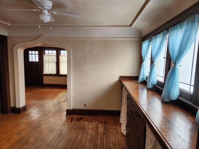 5915 W Park Hill AVENUE, Milwaukee, WI 53213