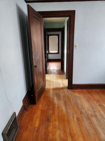 5915 W Park Hill AVENUE, Milwaukee, WI 53213