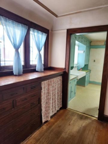 5915 W Park Hill AVENUE, Milwaukee, WI 53213