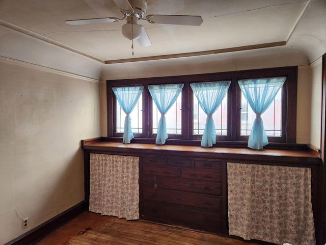 5915 W Park Hill AVENUE, Milwaukee, WI 53213