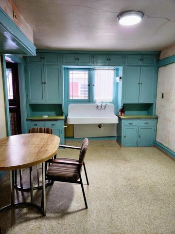 5915 W Park Hill AVENUE, Milwaukee, WI 53213