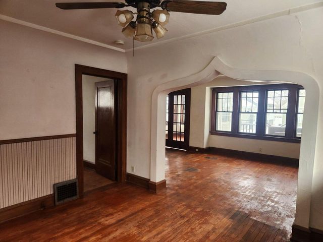 5915 W Park Hill AVENUE, Milwaukee, WI 53213