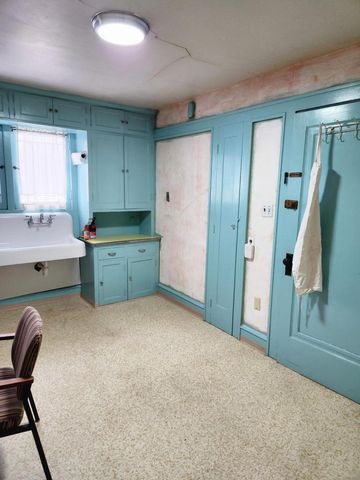 5915 W Park Hill AVENUE, Milwaukee, WI 53213