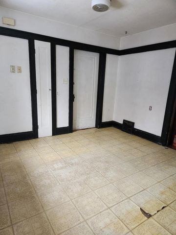 5915 W Park Hill AVENUE, Milwaukee, WI 53213