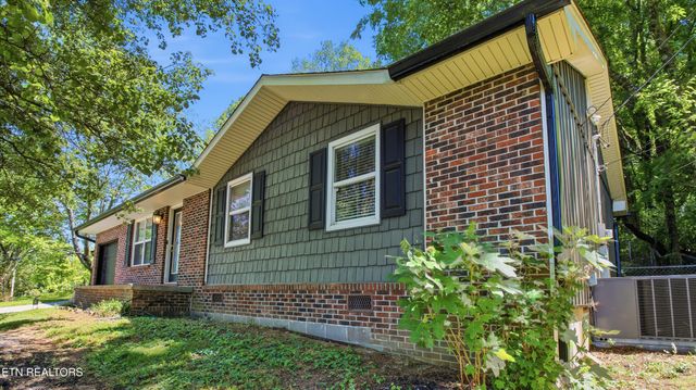 1940 Cecil Johnson Rd, Knoxville, TN 37921