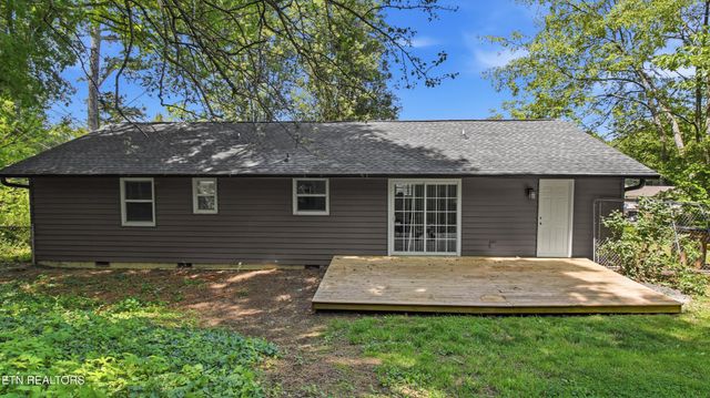 1940 Cecil Johnson Rd, Knoxville, TN 37921