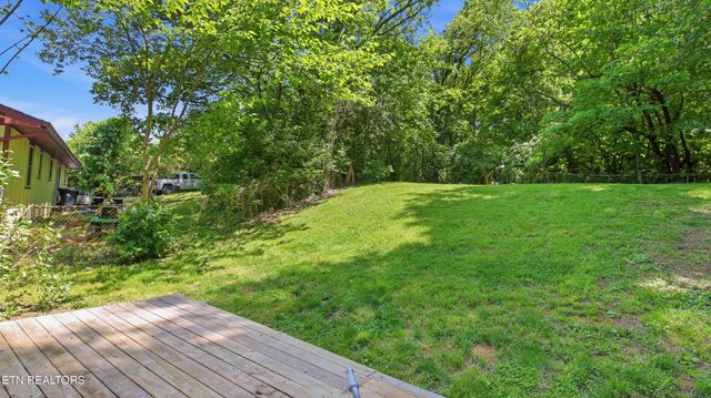 1940 Cecil Johnson Rd, Knoxville, TN 37921