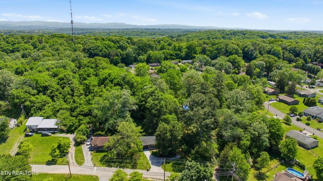 1940 Cecil Johnson Rd, Knoxville, TN 37921