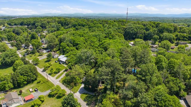 1940 Cecil Johnson Rd, Knoxville, TN 37921