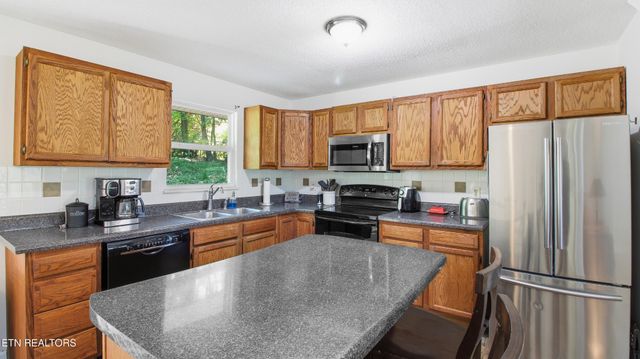 1940 Cecil Johnson Rd, Knoxville, TN 37921