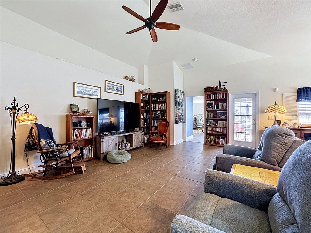 Image 11 of property listing at 10821 STANDING STONE DRIVE, Wimauma, FL 33598