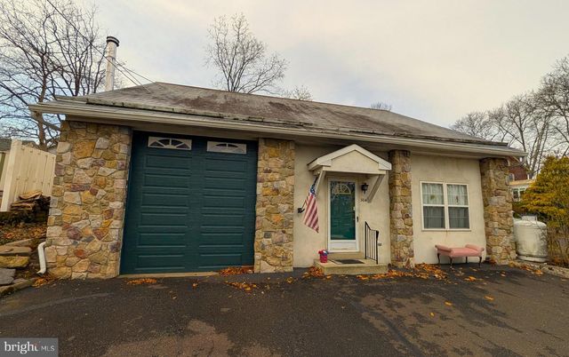 304 W SPRUCE ST, Perkasie, PA 18944