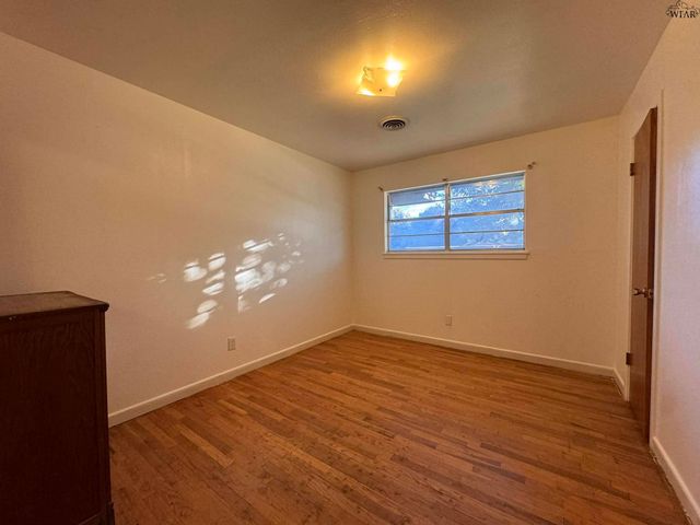 401 VAUGHN STREET, Burkburnett, TX 76354