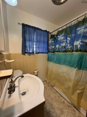 401 VAUGHN STREET, Burkburnett, TX 76354