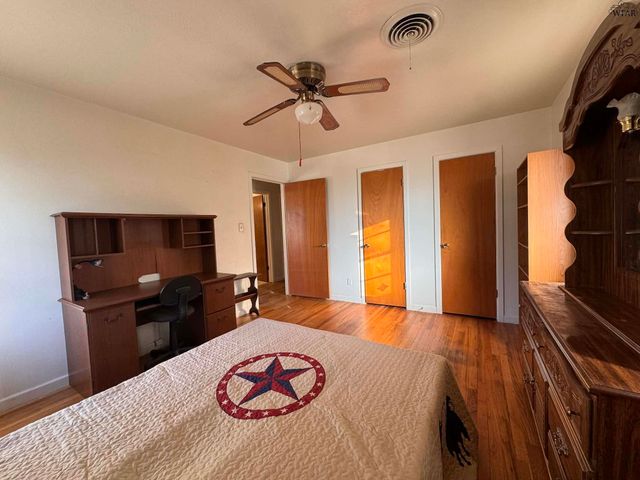 401 VAUGHN STREET, Burkburnett, TX 76354