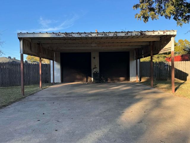 401 VAUGHN STREET, Burkburnett, TX 76354
