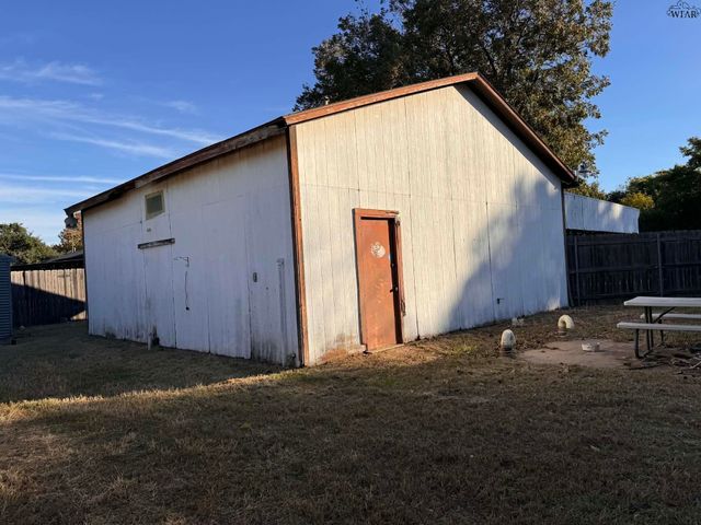 401 VAUGHN STREET, Burkburnett, TX 76354