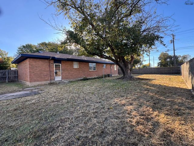 401 VAUGHN STREET, Burkburnett, TX 76354