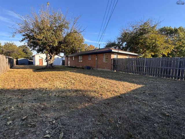 401 VAUGHN STREET, Burkburnett, TX 76354