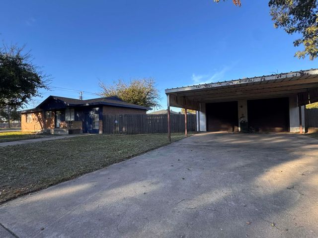 401 VAUGHN STREET, Burkburnett, TX 76354