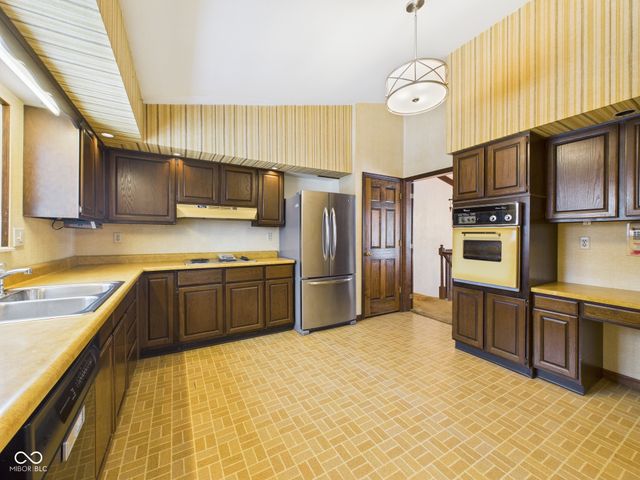 1010 Ivywood Court, New Castle, IN 47362