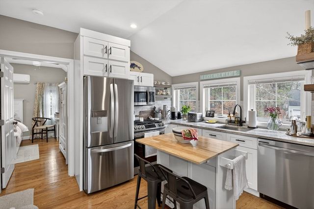 79 Neshobe Rd, Mashpee, MA 02649