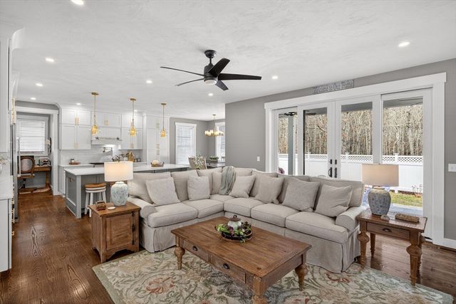 79 Neshobe Rd, Mashpee, MA 02649