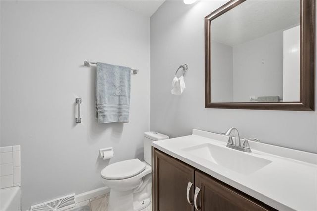 15806 NE 176th Street, Holt, MO 64048