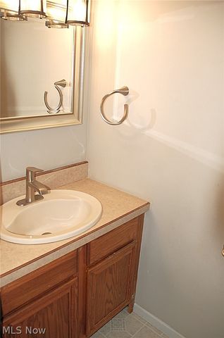 8867 Holly Lane, Olmsted Falls, OH 44138