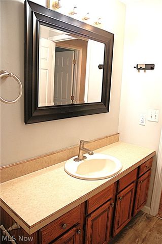 8867 Holly Lane, Olmsted Falls, OH 44138