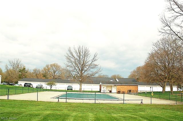 8867 Holly Lane, Olmsted Falls, OH 44138