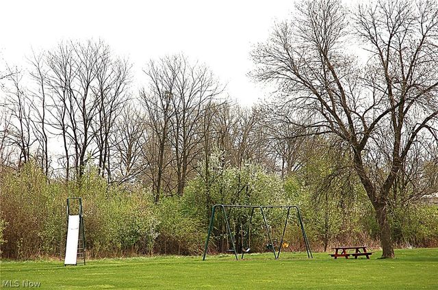 8867 Holly Lane, Olmsted Falls, OH 44138