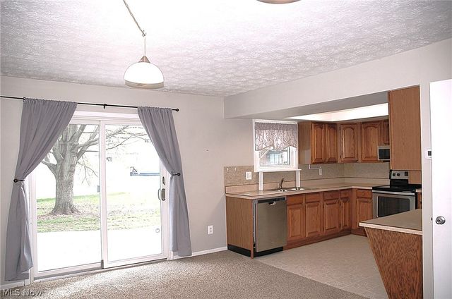 8867 Holly Lane, Olmsted Falls, OH 44138