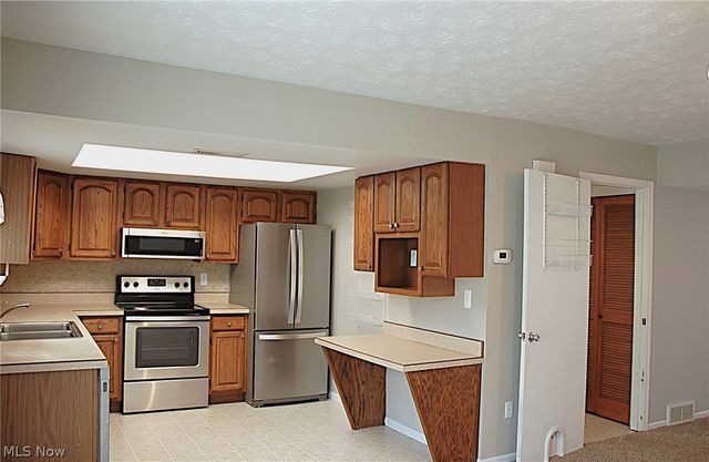 8867 Holly Lane, Olmsted Falls, OH 44138