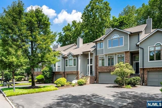 74 Lakeview Drive, Old Tappan, NJ 07675