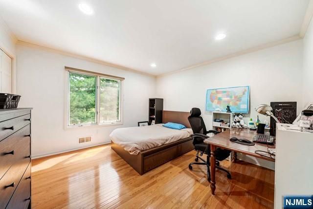 74 Lakeview Drive, Old Tappan, NJ 07675