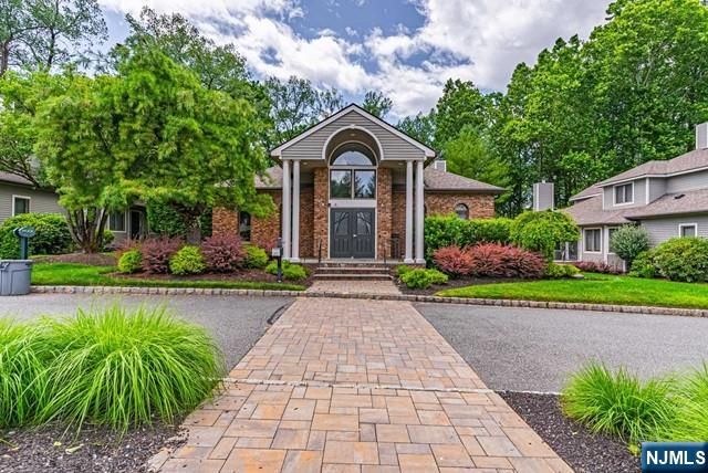 74 Lakeview Drive, Old Tappan, NJ 07675
