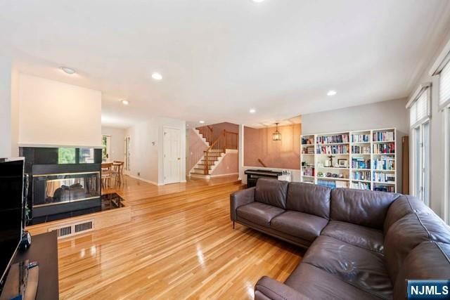 74 Lakeview Drive, Old Tappan, NJ 07675