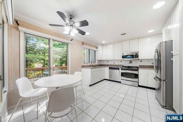 74 Lakeview Drive, Old Tappan, NJ 07675