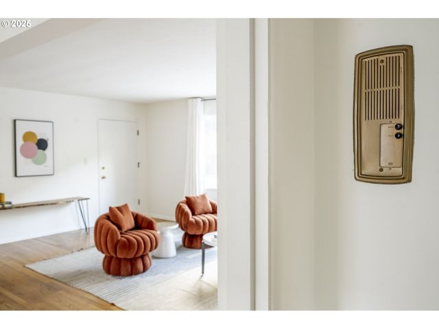 2355 Sw CEDAR St 9, Portland, OR 97205