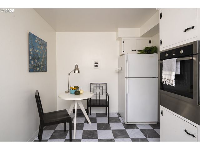 2355 Sw CEDAR St 9, Portland, OR 97205