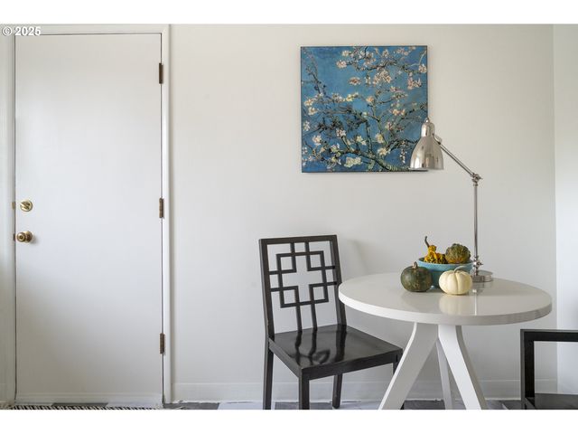 2355 Sw CEDAR St 9, Portland, OR 97205