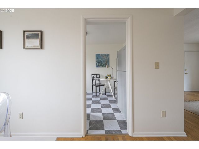 2355 Sw CEDAR St 9, Portland, OR 97205