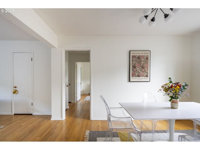 2355 Sw CEDAR St 9, Portland, OR 97205