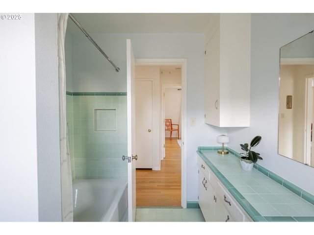 2355 Sw CEDAR St 9, Portland, OR 97205