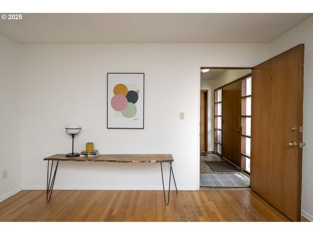 2355 Sw CEDAR St 9, Portland, OR 97205