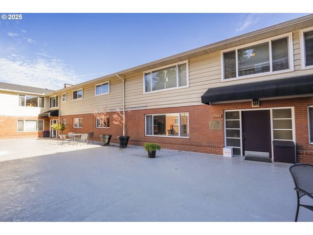 2355 Sw CEDAR St 9, Portland, OR 97205