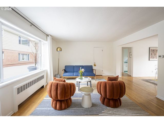 2355 Sw CEDAR St 9, Portland, OR 97205