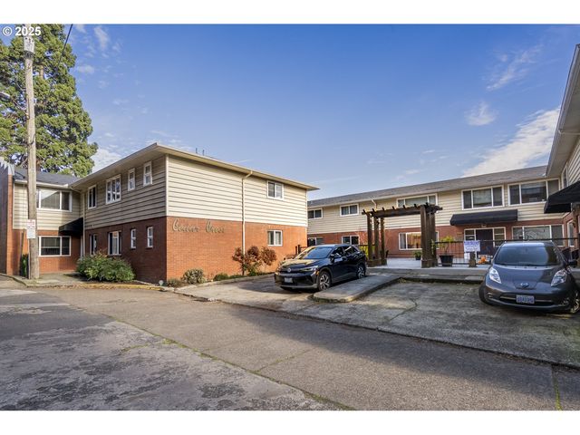 2355 Sw CEDAR St 9, Portland, OR 97205